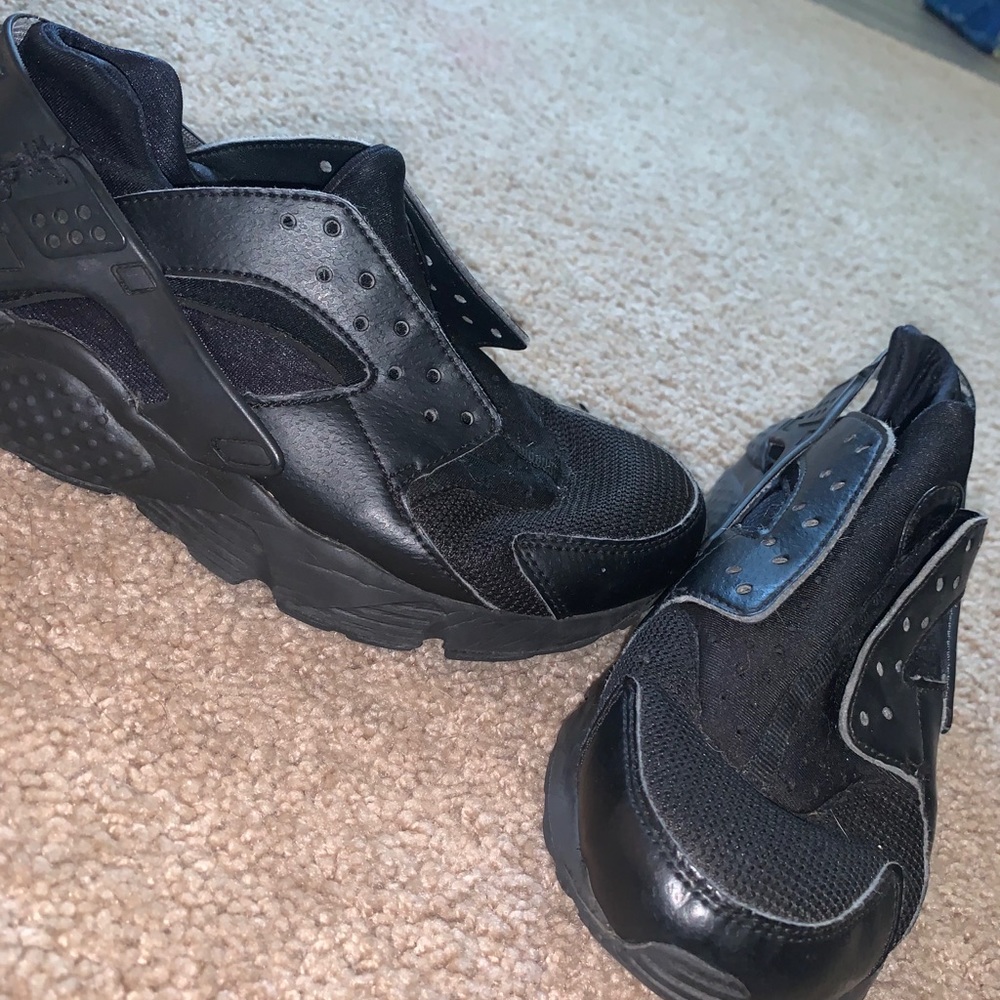 Womens nike black huarache sneaker